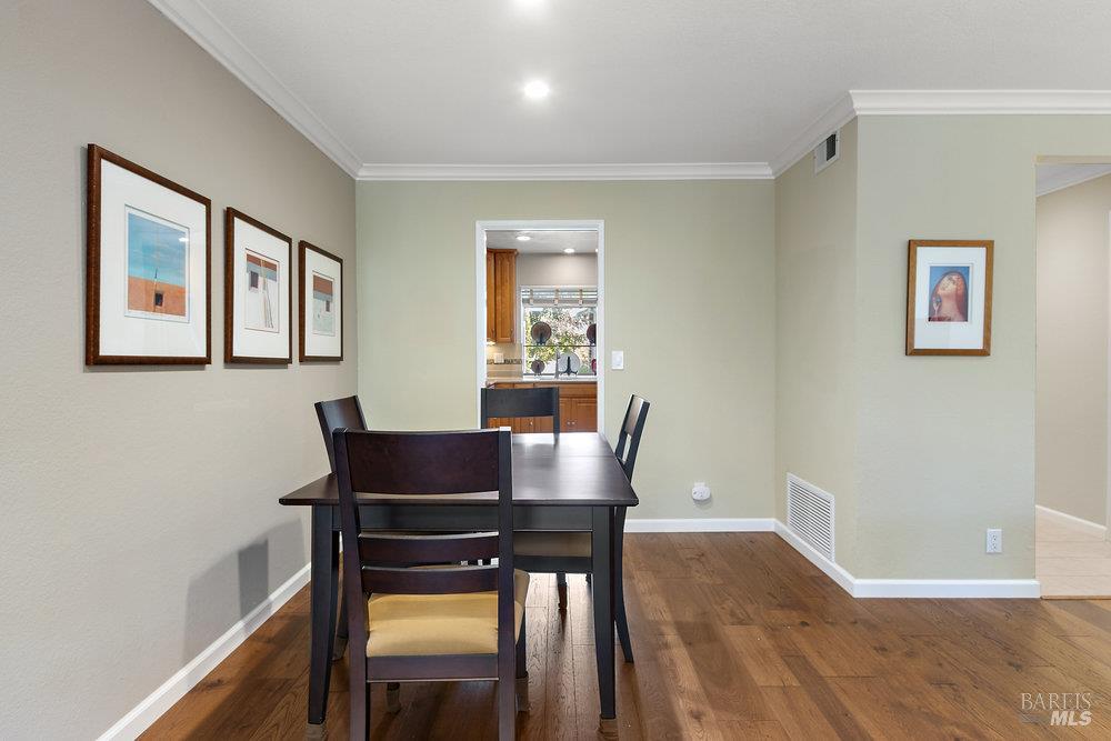 Detail Gallery Image 5 of 33 For 1774 Devonshire Dr, Benicia,  CA 94510 - 3 Beds | 2/1 Baths