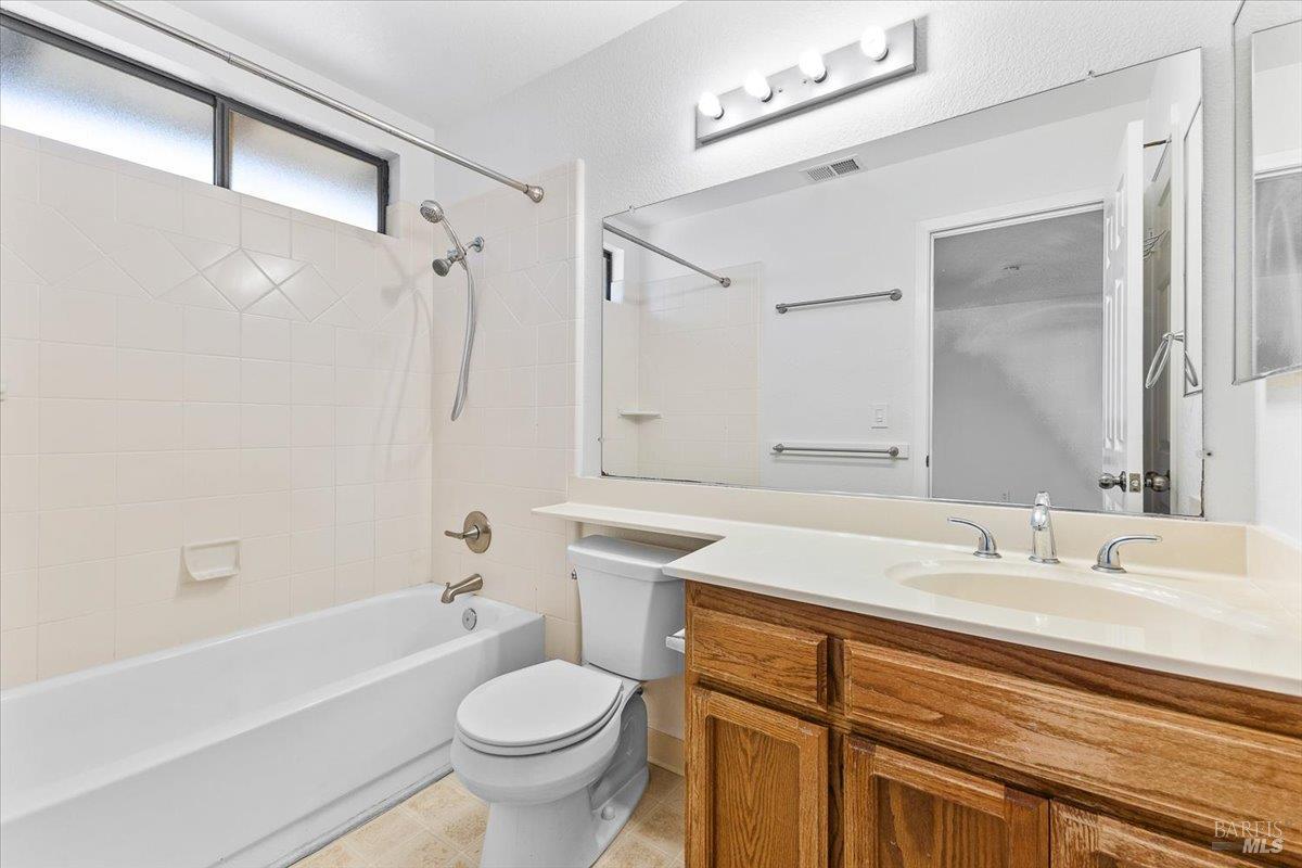 Detail Gallery Image 14 of 21 For 812 Quail Ct, Healdsburg,  CA 95448 - 2 Beds | 2 Baths