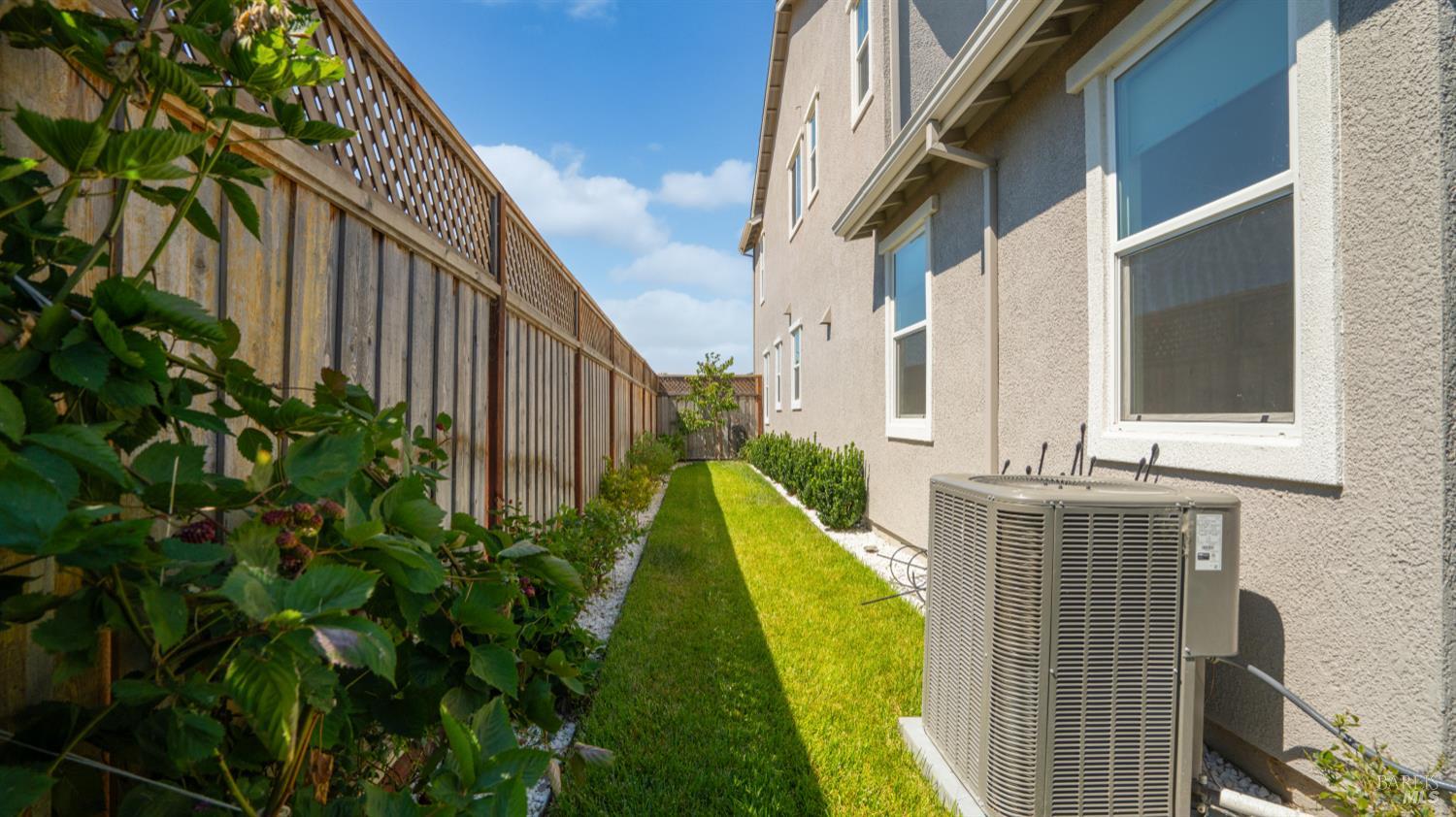 Detail Gallery Image 60 of 81 For 1421 Oak Cir, Rohnert Park,  CA 94928 - 4 Beds | 3/1 Baths
