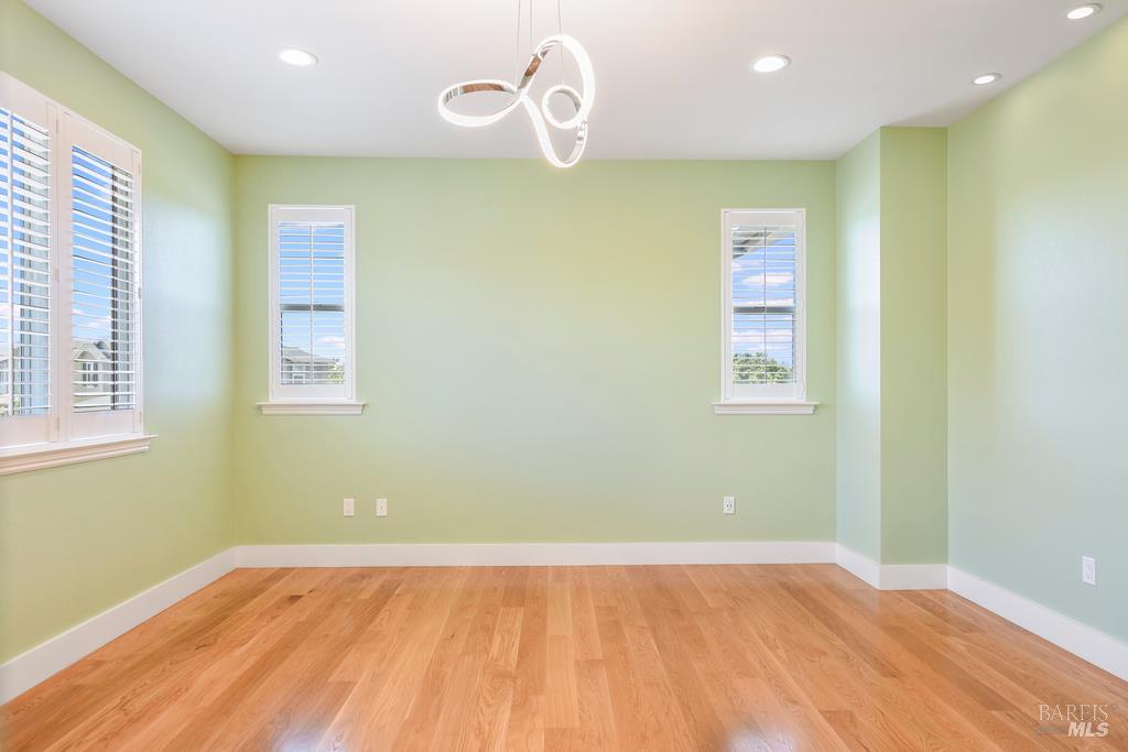 Detail Gallery Image 21 of 29 For 2580 Peterson Creek Dr, Santa Rosa,  CA 95403 - 4 Beds | 3 Baths