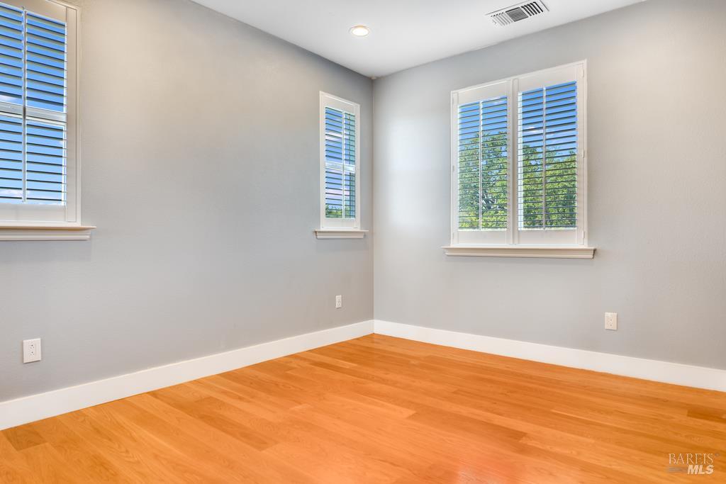 Detail Gallery Image 26 of 29 For 2580 Peterson Creek Dr, Santa Rosa,  CA 95403 - 4 Beds | 3 Baths