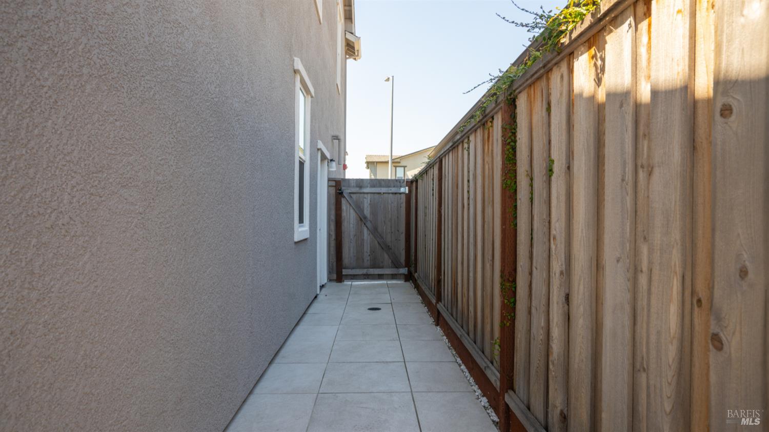 Detail Gallery Image 54 of 81 For 1421 Oak Cir, Rohnert Park,  CA 94928 - 4 Beds | 3/1 Baths