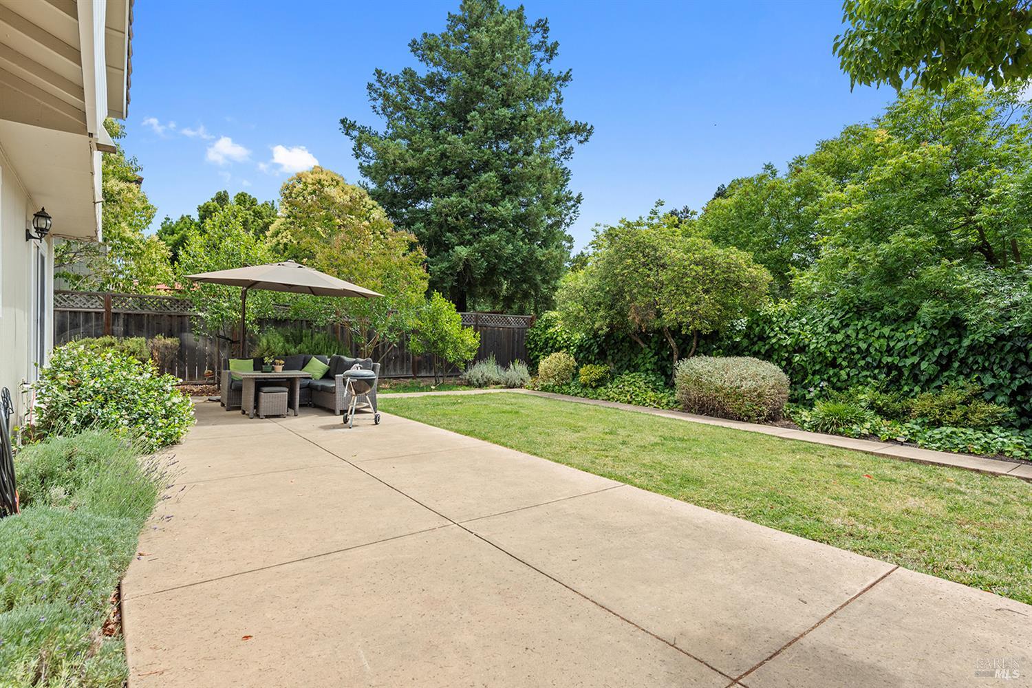 Detail Gallery Image 31 of 40 For 1180 Wieling Way, Petaluma,  CA 94954 - 3 Beds | 2/1 Baths