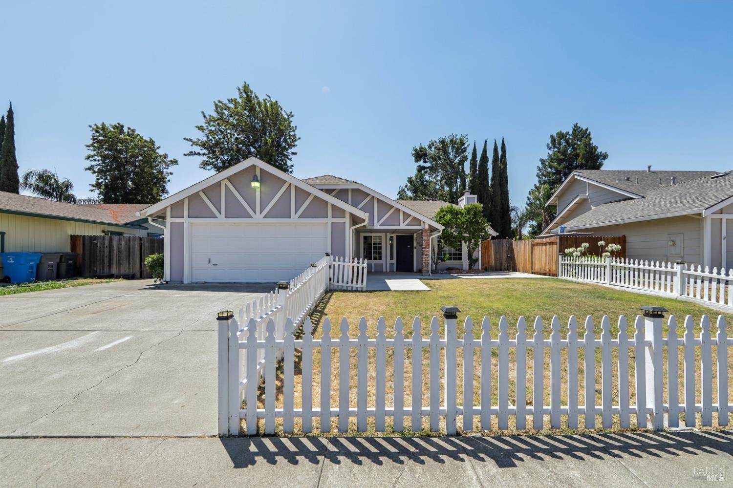 Detail Gallery Image 1 of 32 For 309 Nancy Ln, Vacaville,  CA 95687 - 3 Beds | 2 Baths