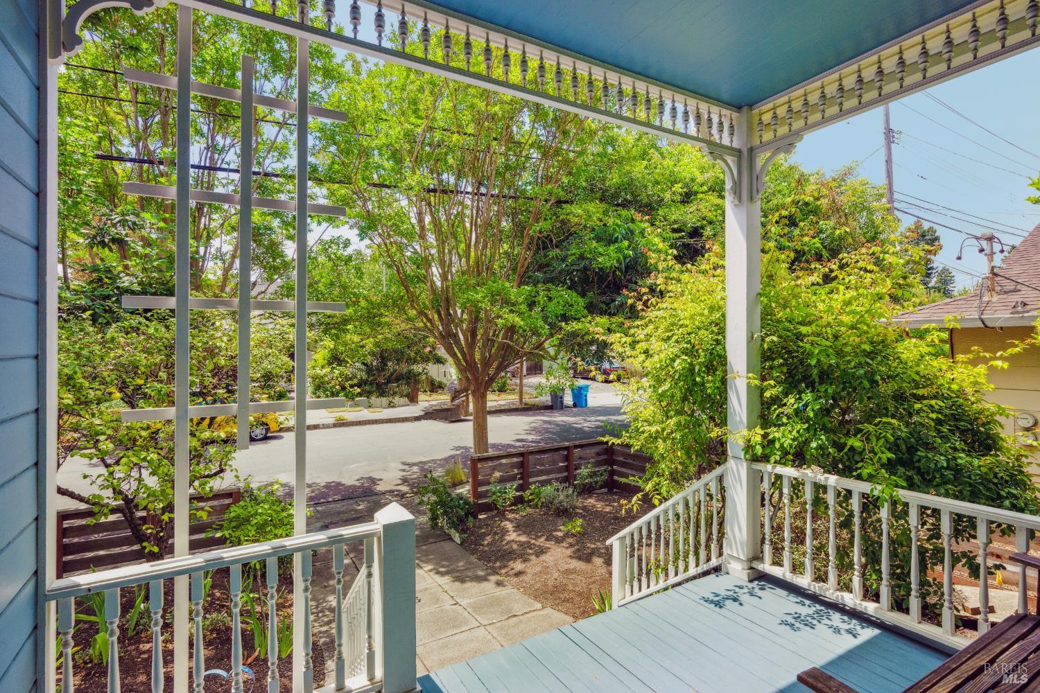 Detail Gallery Image 4 of 56 For 539 Benton St, Santa Rosa,  CA 95404 - 4 Beds | 2 Baths