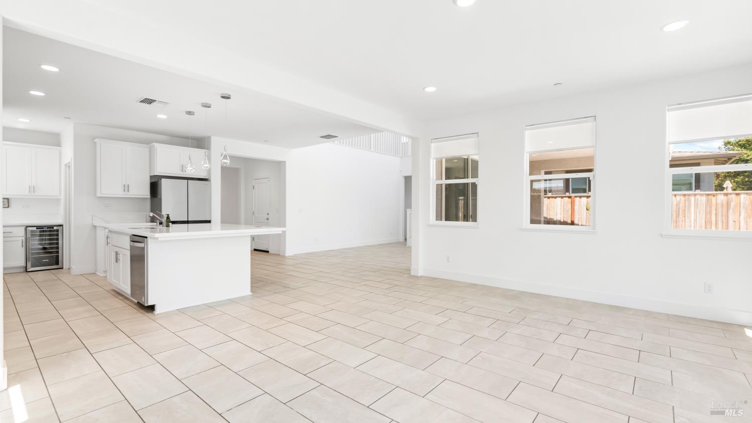 Detail Gallery Image 17 of 81 For 1421 Oak Cir, Rohnert Park,  CA 94928 - 4 Beds | 3/1 Baths
