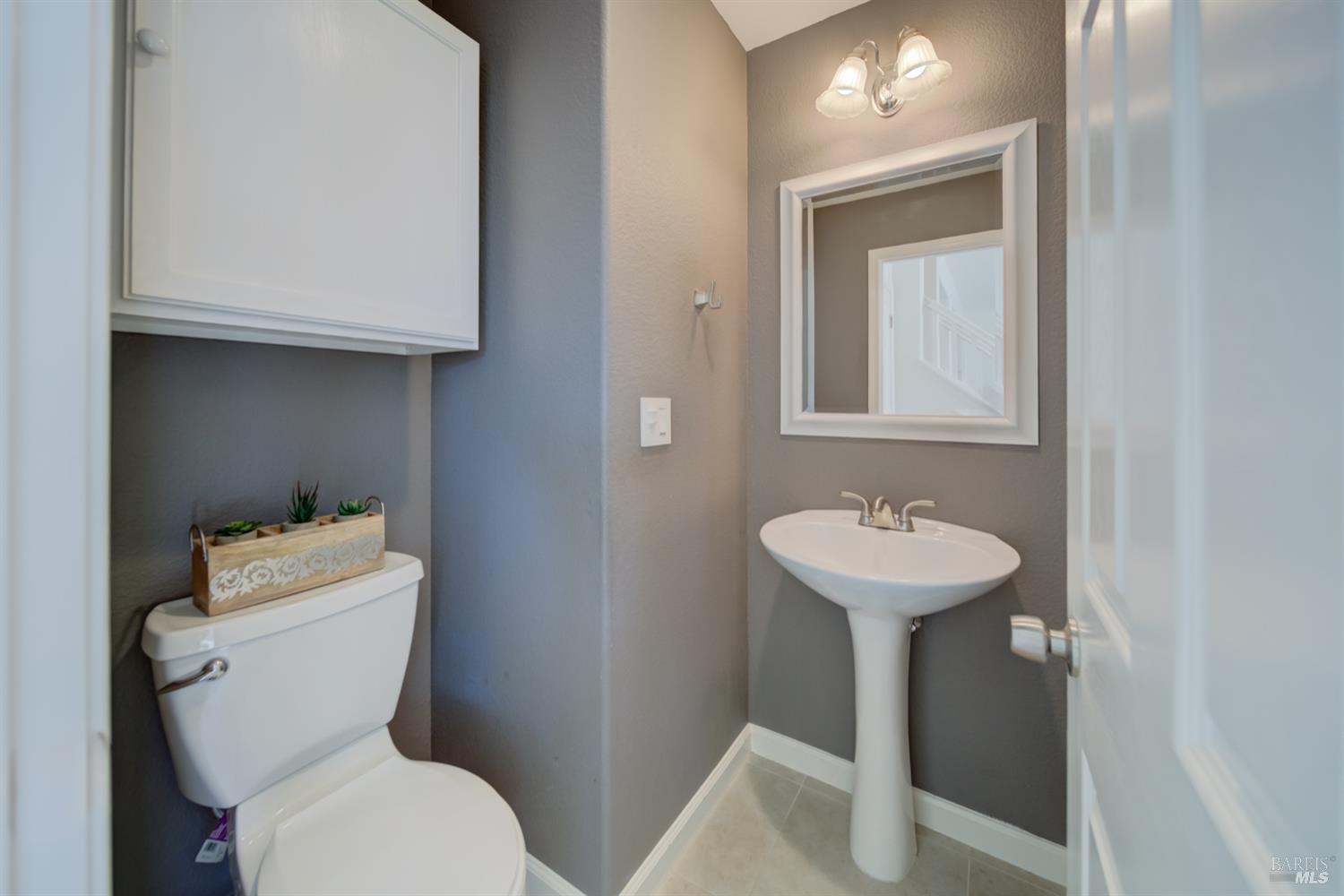 Detail Gallery Image 18 of 52 For 578 Tawny Lake Pl, Fairfield,  CA 94534 - 4 Beds | 2/1 Baths