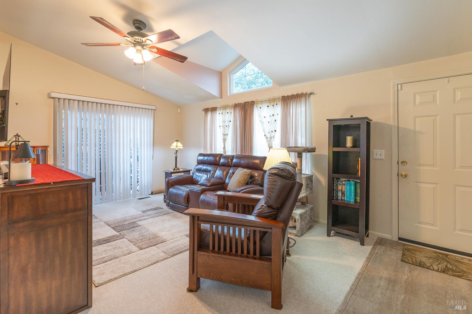 Detail Gallery Image 9 of 22 For 175 Walnut Cir, Rohnert Park,  CA 94928 - 2 Beds | 2 Baths
