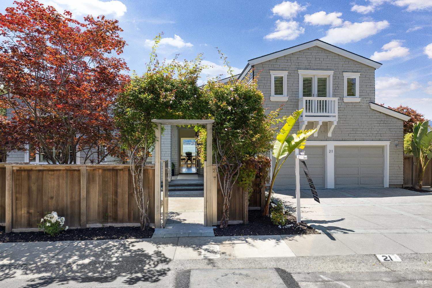 Detail Gallery Image 2 of 60 For 21 W Shore Rd, Belvedere Tiburon,  CA 94920 - 3 Beds | 3/1 Baths