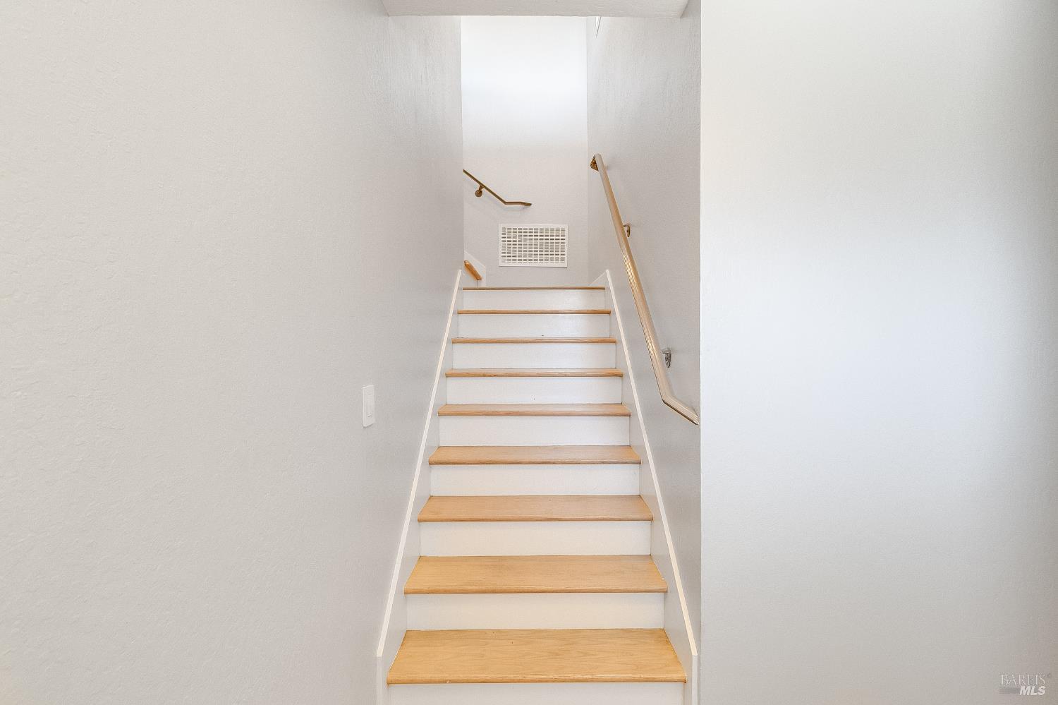Detail Gallery Image 13 of 54 For 1229 Monte Vista Ct, Benicia,  CA 94510 - 4 Beds | 3 Baths