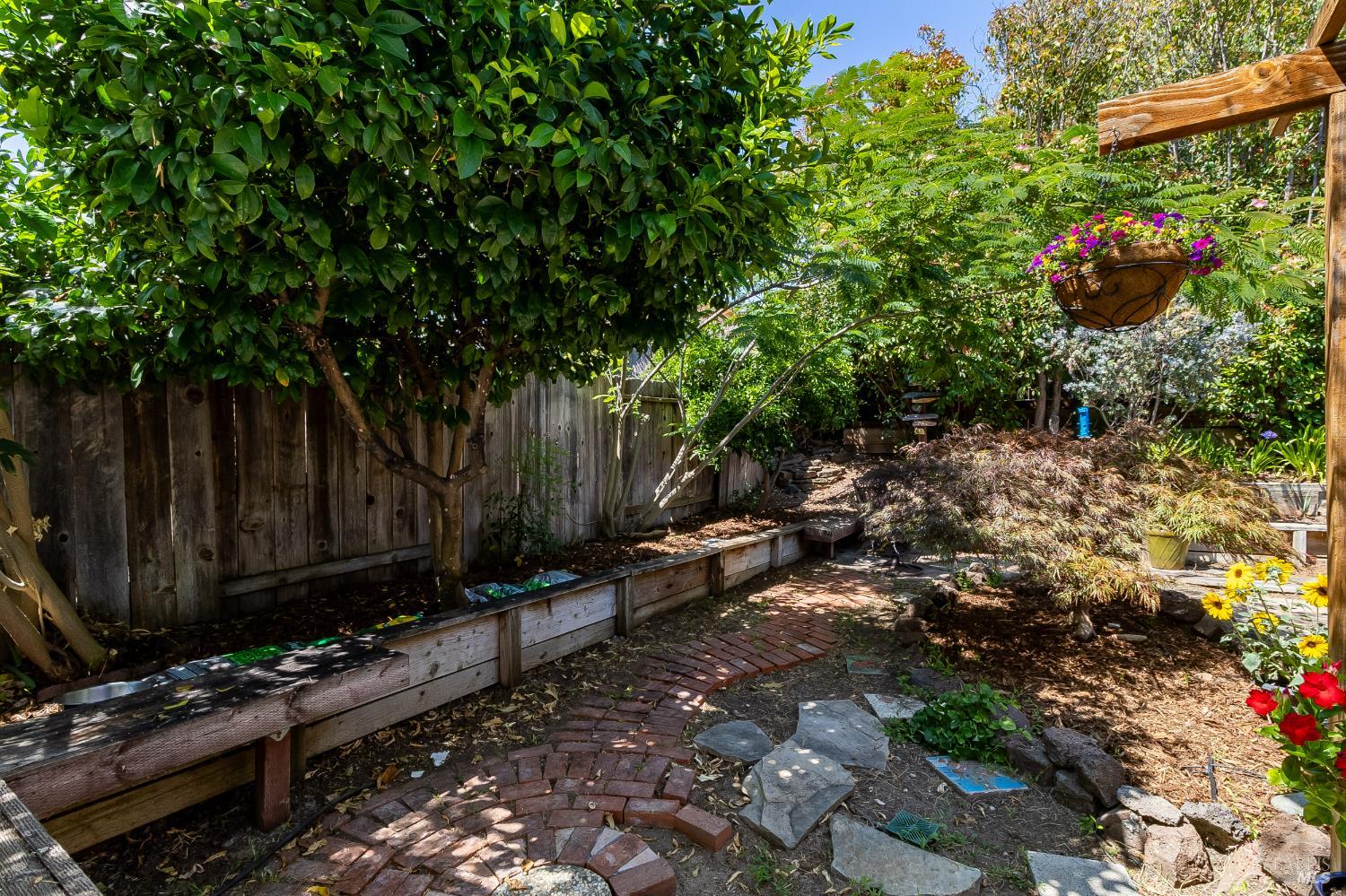 Detail Gallery Image 42 of 54 For 1229 Monte Vista Ct, Benicia,  CA 94510 - 4 Beds | 3 Baths