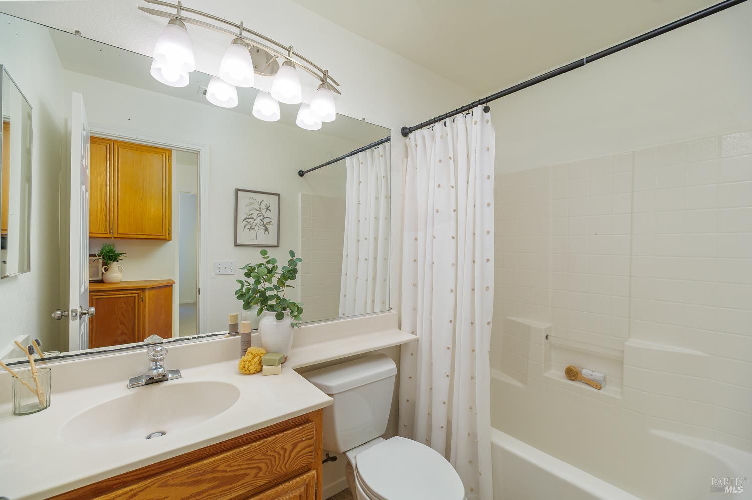 Detail Gallery Image 27 of 48 For 717 Weymouth St, Petaluma,  CA 94954 - 3 Beds | 2/1 Baths