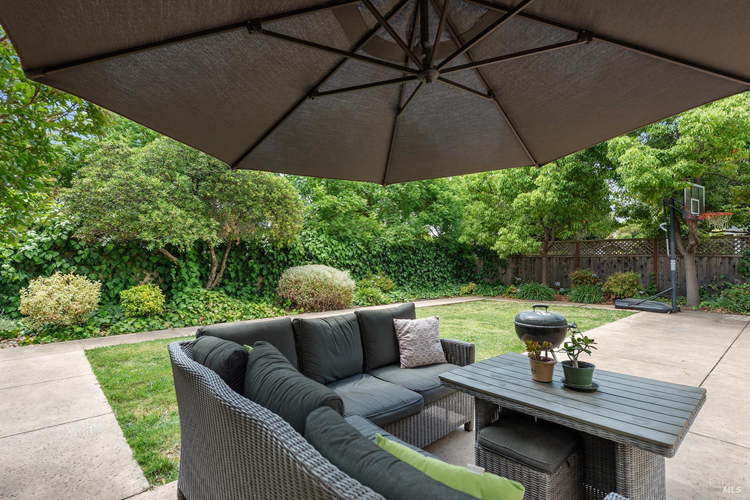 Detail Gallery Image 34 of 40 For 1180 Wieling Way, Petaluma,  CA 94954 - 3 Beds | 2/1 Baths