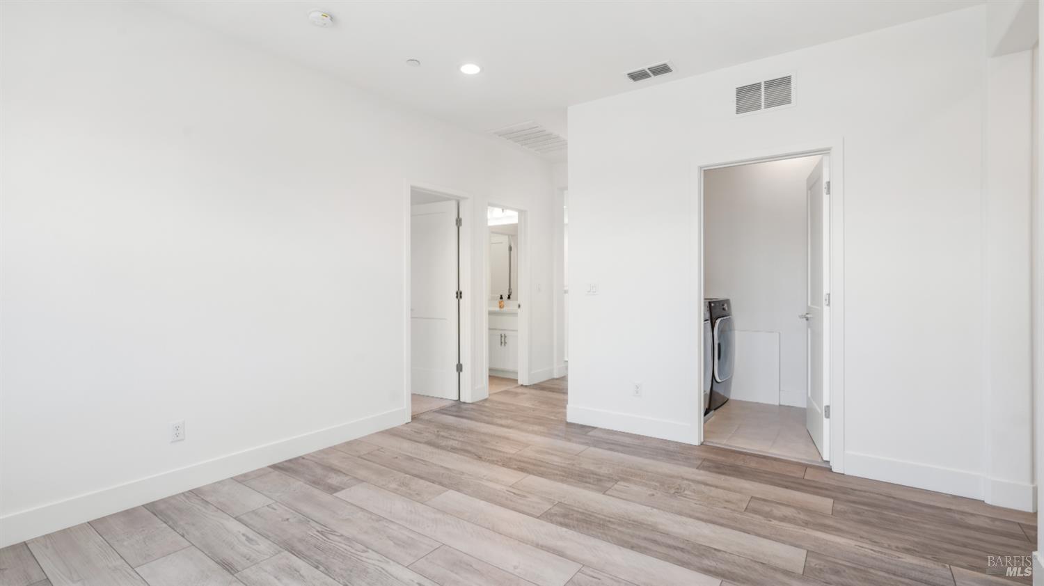 Detail Gallery Image 42 of 81 For 1421 Oak Cir, Rohnert Park,  CA 94928 - 4 Beds | 3/1 Baths