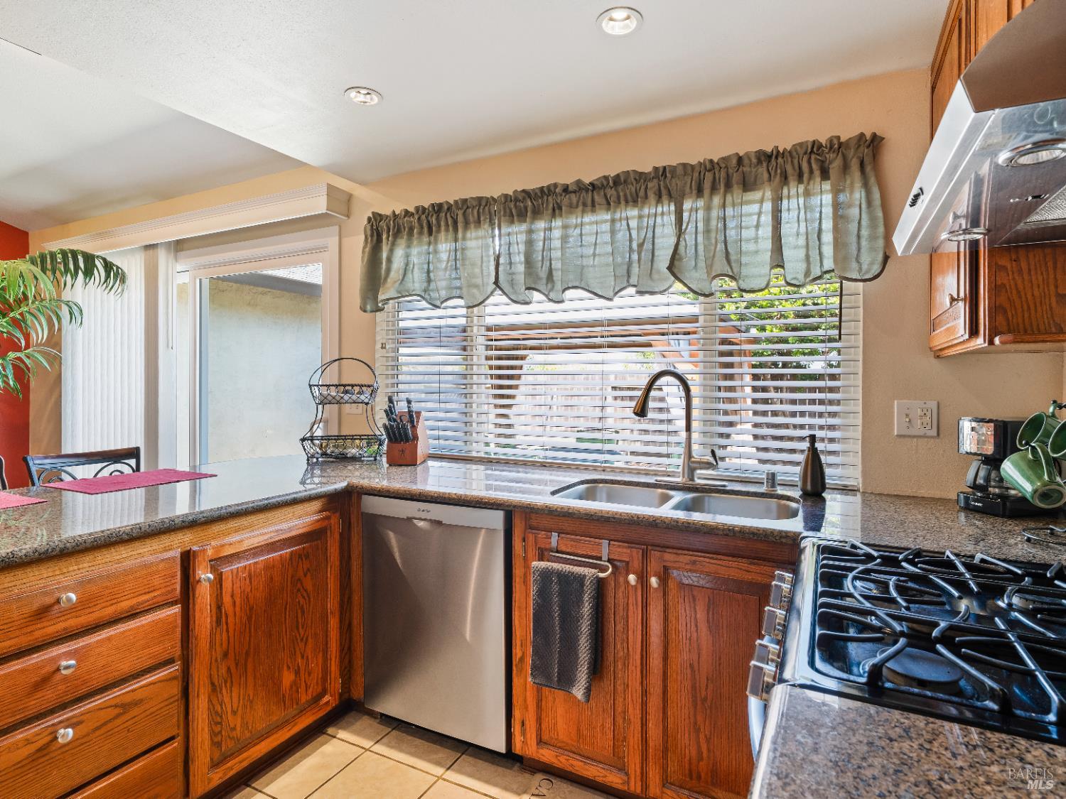Detail Gallery Image 10 of 47 For 1512 Mayflower Pl, Santa Rosa,  CA 95403 - 3 Beds | 2 Baths