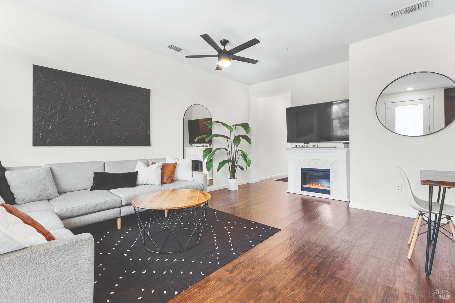 Detail Gallery Image 8 of 23 For 521 Deep Rose Pl, Santa Rosa,  CA 95407 - 4 Beds | 2/1 Baths