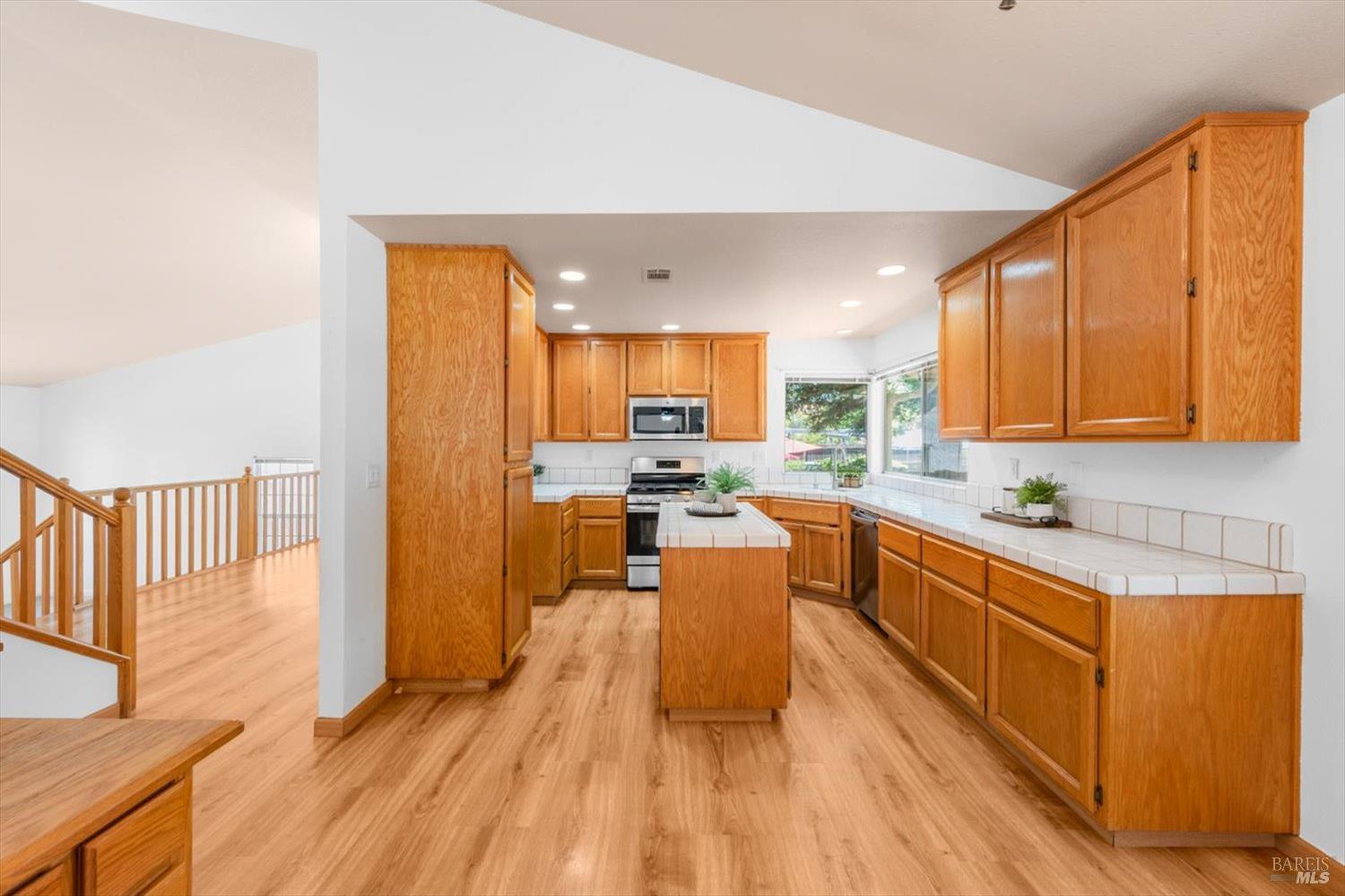 Detail Gallery Image 12 of 48 For 119 Lighthouse Way, Vacaville,  CA 95688 - 4 Beds | 3 Baths