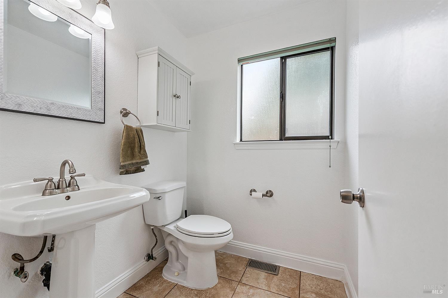 Detail Gallery Image 19 of 40 For 1180 Wieling Way, Petaluma,  CA 94954 - 3 Beds | 2/1 Baths