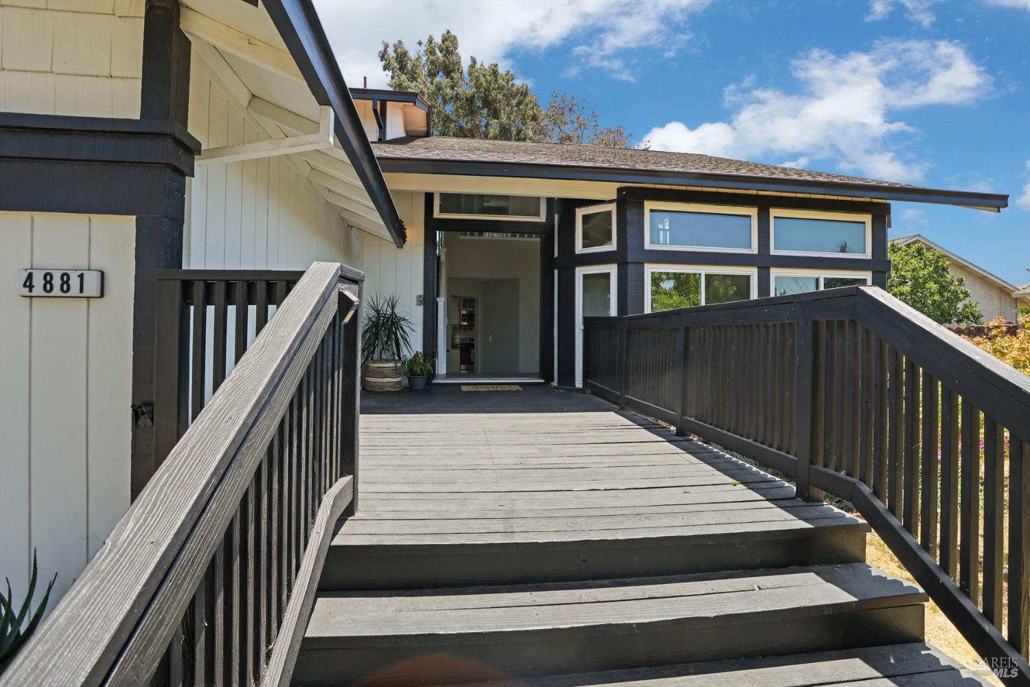 Detail Gallery Image 6 of 51 For 4881 Regency Pl, Fairfield,  CA 94534 - 3 Beds | 2/1 Baths