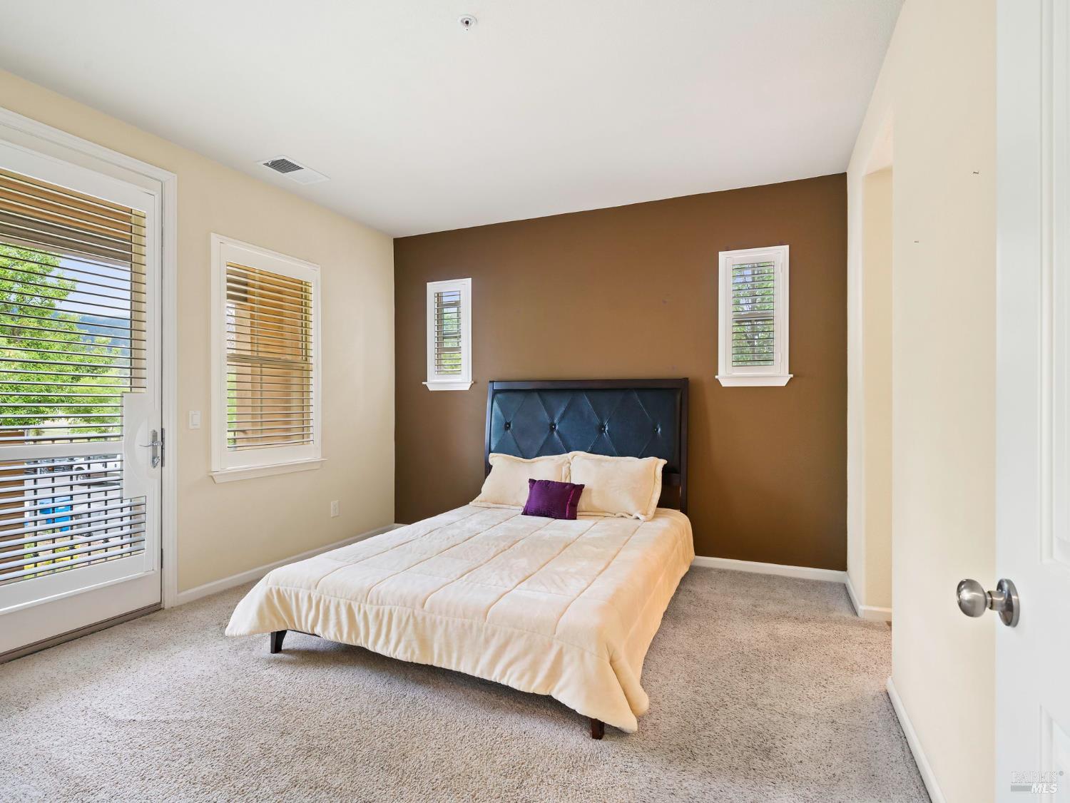 Detail Gallery Image 10 of 28 For 165 Stonegate Cir #E,  Cloverdale,  CA 95425 - 2 Beds | 2 Baths