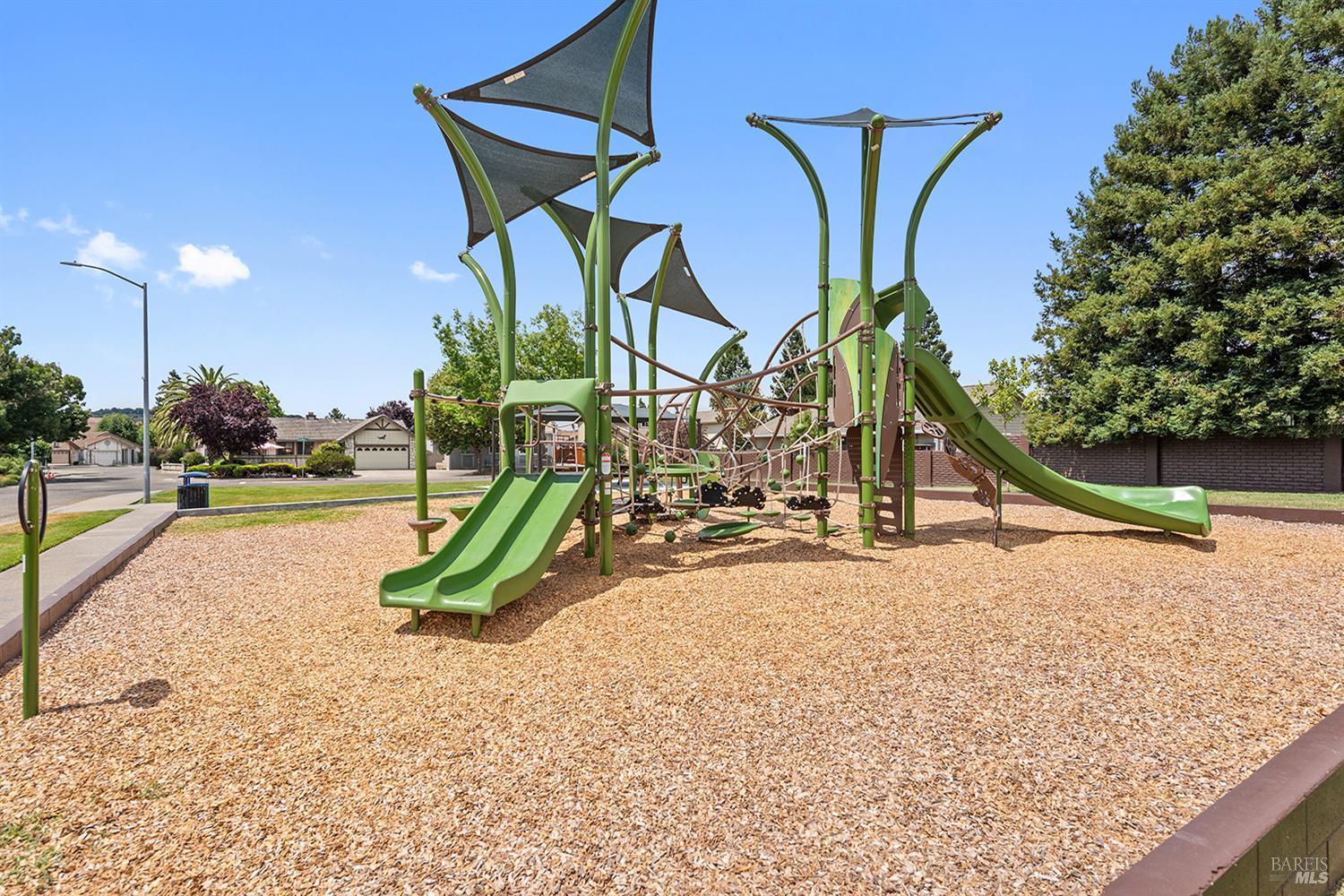 Detail Gallery Image 37 of 40 For 1180 Wieling Way, Petaluma,  CA 94954 - 3 Beds | 2/1 Baths