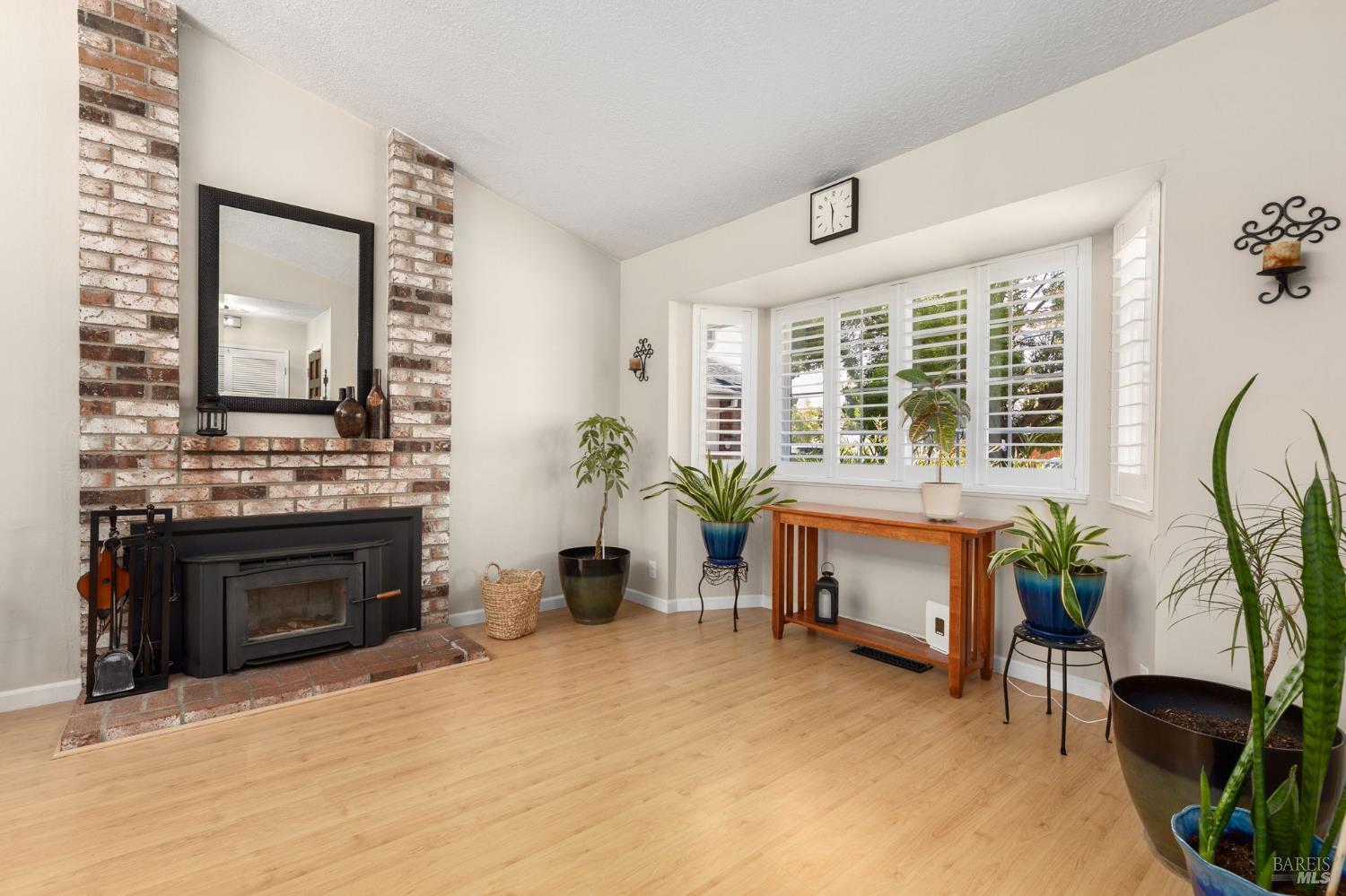 Detail Gallery Image 5 of 43 For 185 Salinas Dr, Vacaville,  CA 95688 - 3 Beds | 2 Baths