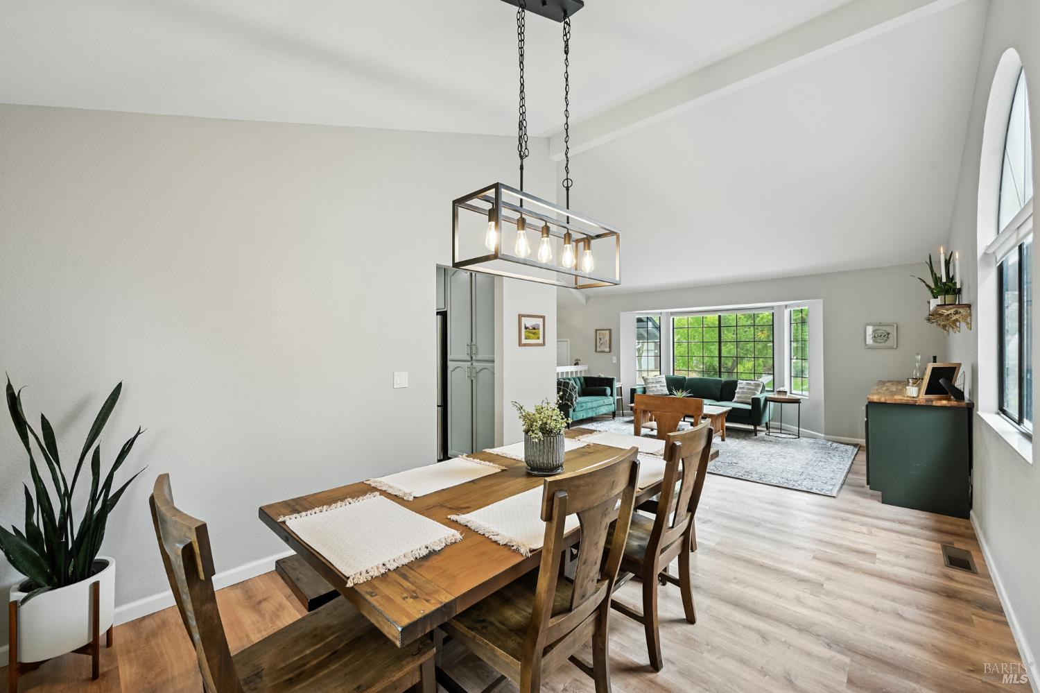 Detail Gallery Image 13 of 54 For 519 Mallory Ave, Windsor,  CA 95492 - 4 Beds | 2/1 Baths