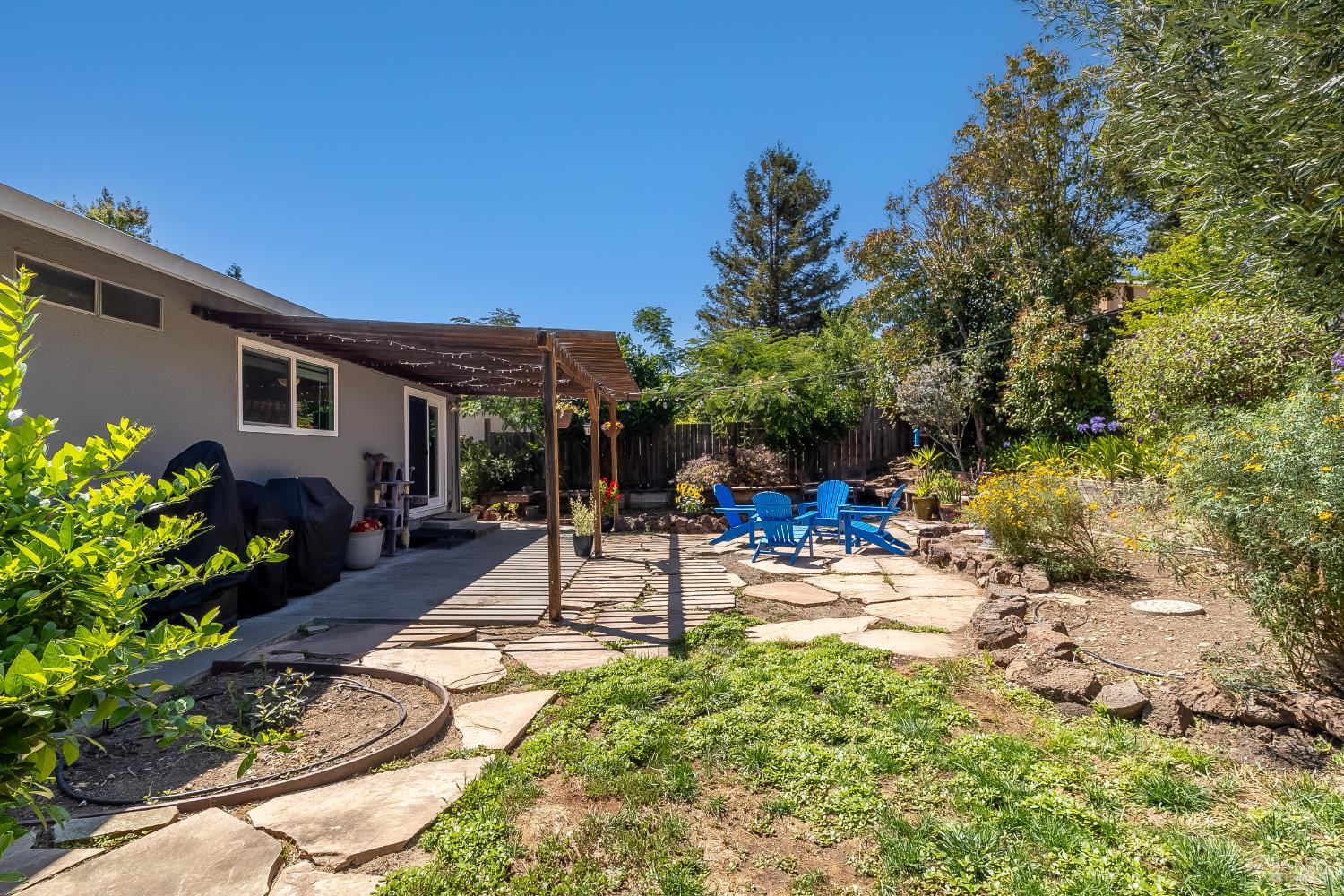 Detail Gallery Image 39 of 54 For 1229 Monte Vista Ct, Benicia,  CA 94510 - 4 Beds | 3 Baths