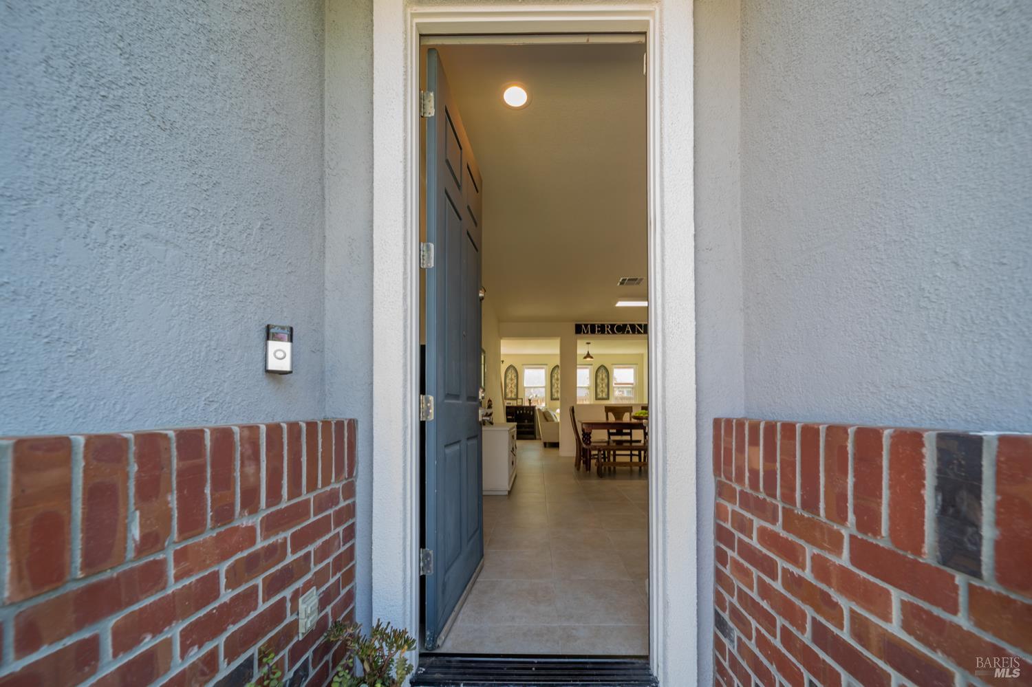 Detail Gallery Image 4 of 52 For 578 Tawny Lake Pl, Fairfield,  CA 94534 - 4 Beds | 2/1 Baths
