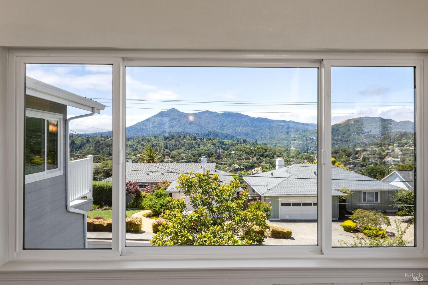 Detail Gallery Image 33 of 75 For 34 Crestwood Dr, San Rafael,  CA 94901 - 4 Beds | 3 Baths