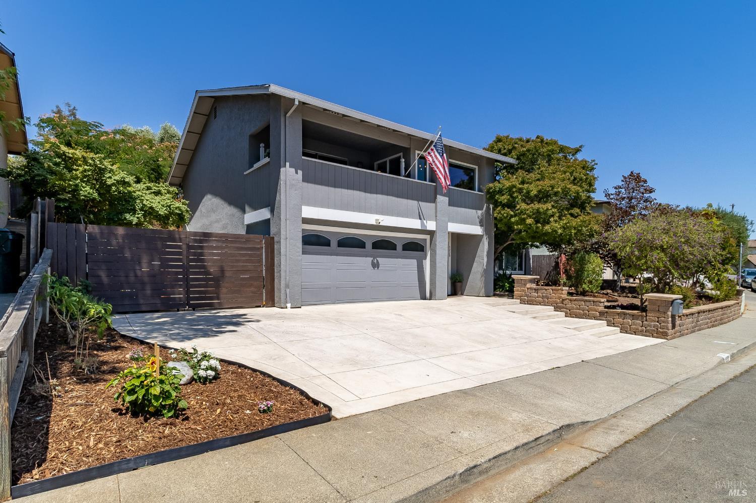 Detail Gallery Image 4 of 54 For 1229 Monte Vista Ct, Benicia,  CA 94510 - 4 Beds | 3 Baths