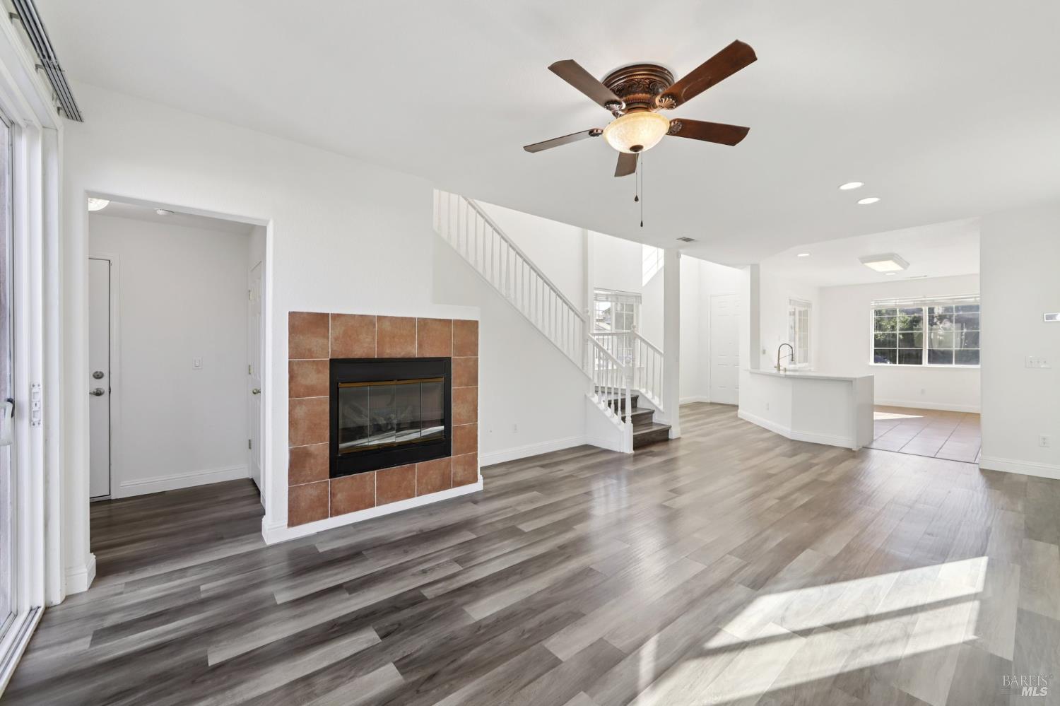 Detail Gallery Image 2 of 33 For 1888 Leaning Oak Dr, Fairfield,  CA 94534 - 3 Beds | 2/1 Baths