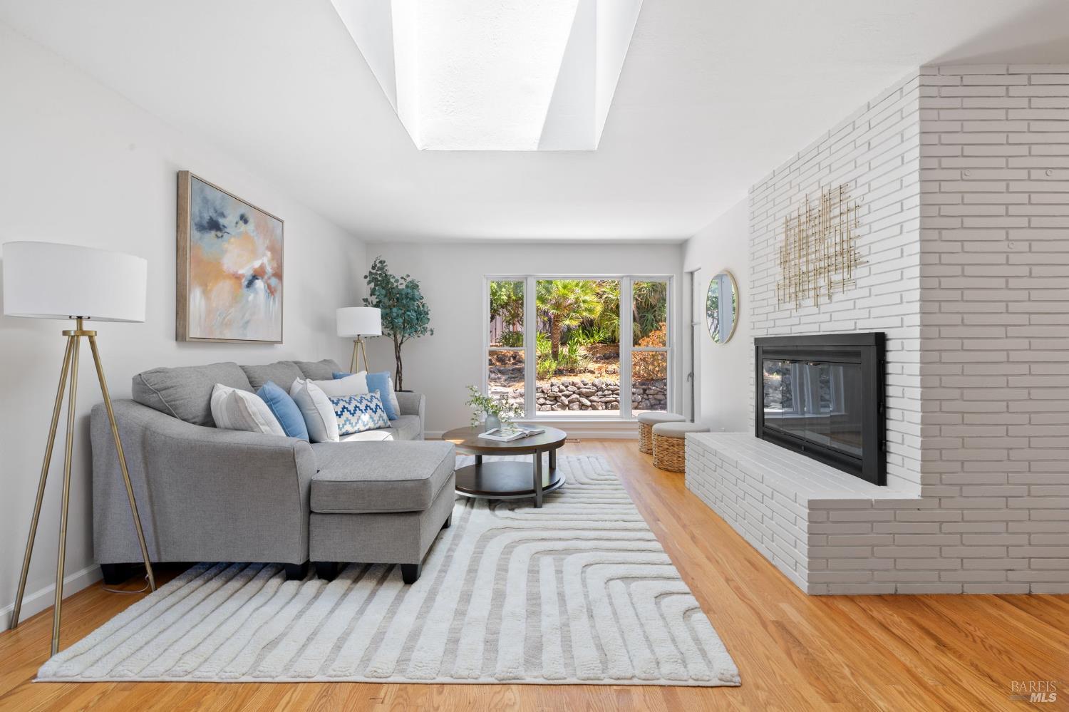 Detail Gallery Image 6 of 75 For 34 Crestwood Dr, San Rafael,  CA 94901 - 4 Beds | 3 Baths