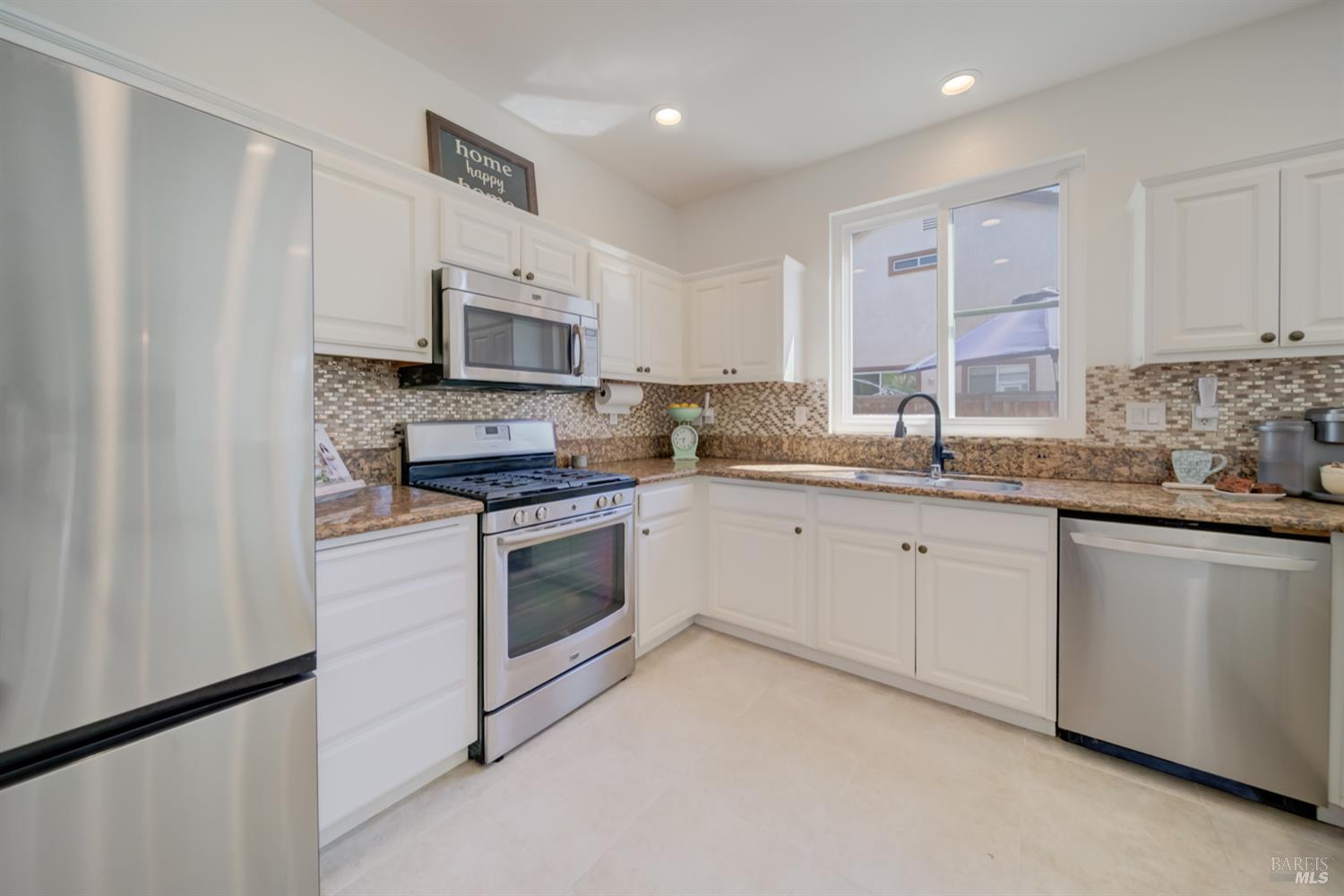 Detail Gallery Image 16 of 52 For 578 Tawny Lake Pl, Fairfield,  CA 94534 - 4 Beds | 2/1 Baths
