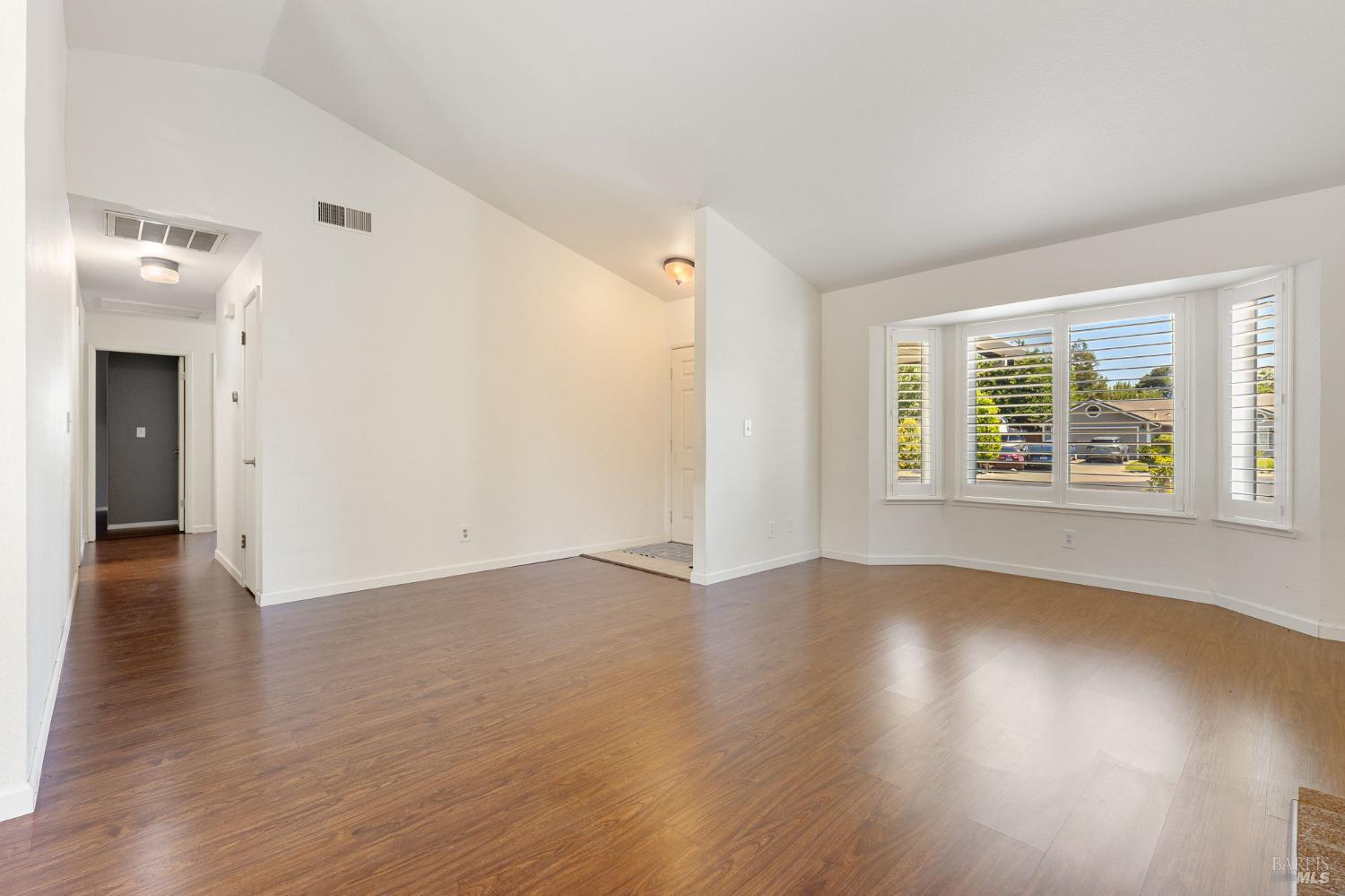 Detail Gallery Image 10 of 28 For 406 April Ct, Vacaville,  CA 95687 - 3 Beds | 2 Baths