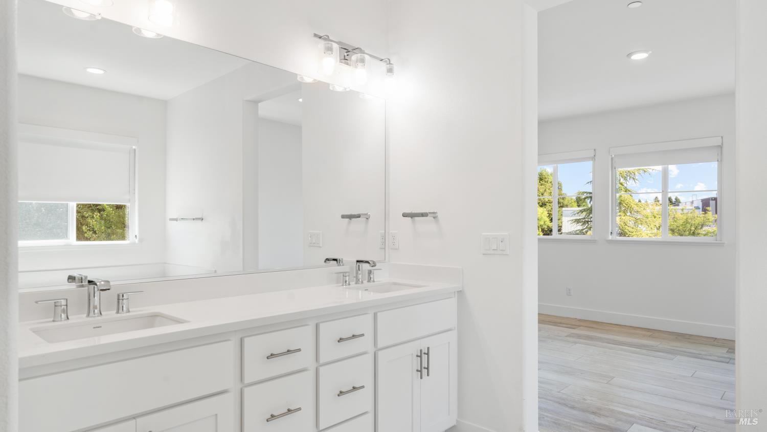 Detail Gallery Image 37 of 81 For 1421 Oak Cir, Rohnert Park,  CA 94928 - 4 Beds | 3/1 Baths