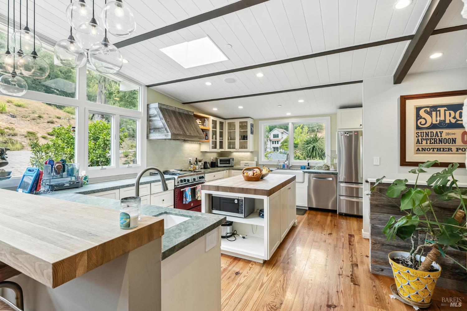 Detail Gallery Image 10 of 63 For 31 Glen Dr, Mill Valley,  CA 94941 - 4 Beds | 4 Baths