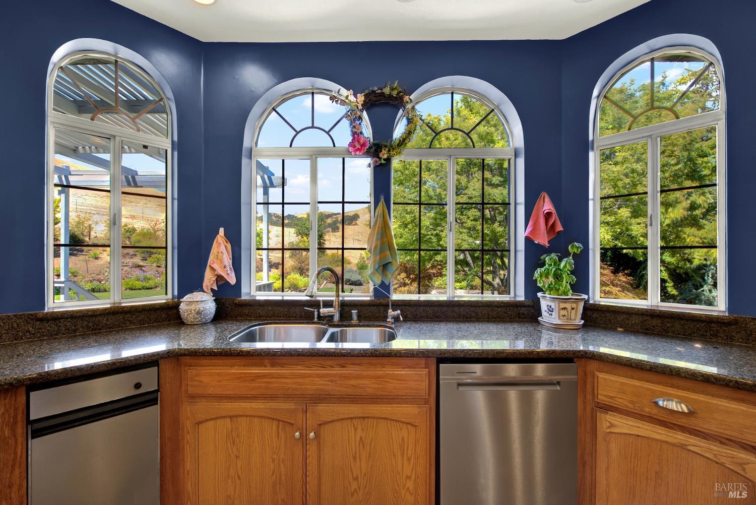 Detail Gallery Image 17 of 71 For 3560 Crownridge Ct, Fairfield,  CA 94534 - 5 Beds | 4 Baths