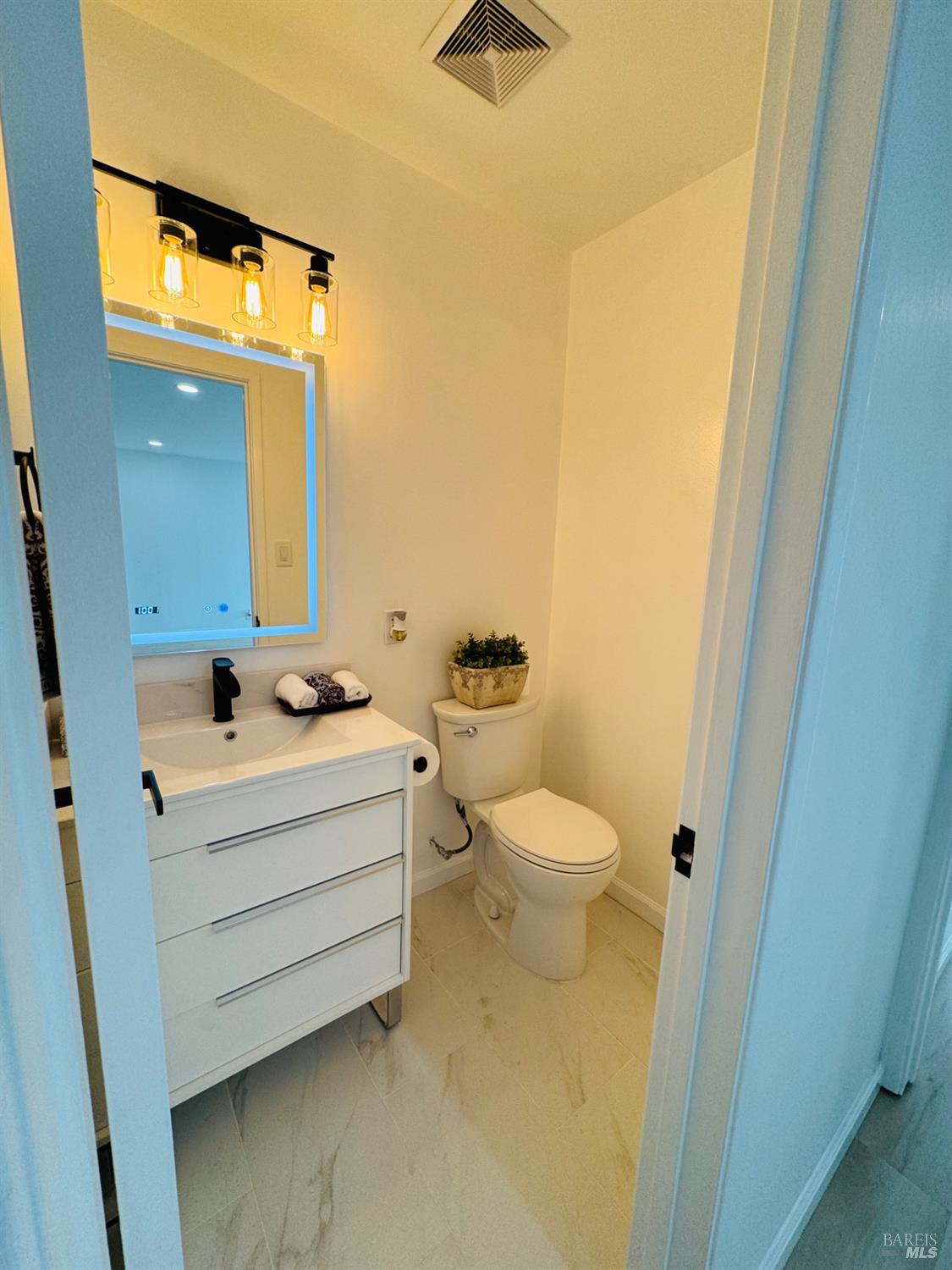 Detail Gallery Image 14 of 17 For 14 Fairfax St, San Rafael,  CA 94901 - 2 Beds | 1/1 Baths