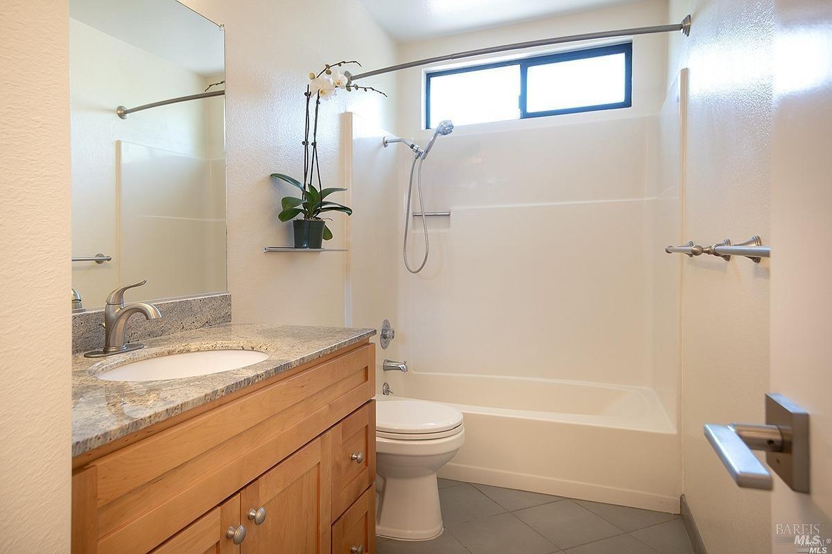 Detail Gallery Image 20 of 28 For 65 Wharf Cir, San Rafael,  CA 94903 - 2 Beds | 1 Baths