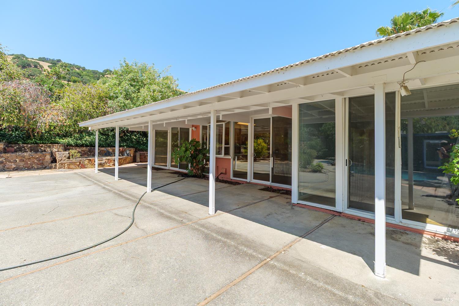 Detail Gallery Image 23 of 32 For 2077 Huckleberry Rd, San Rafael,  CA 94903 - 5 Beds | 2 Baths