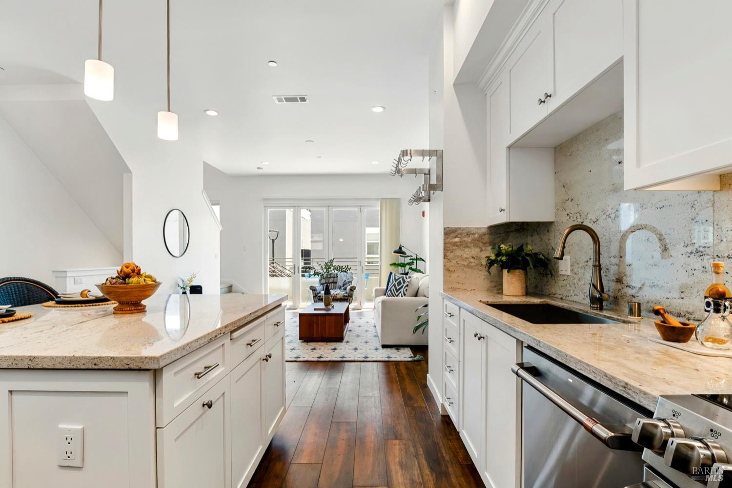 Detail Gallery Image 16 of 51 For 1655 2nd St #306,  Napa,  CA 94559 - 3 Beds | 3/1 Baths