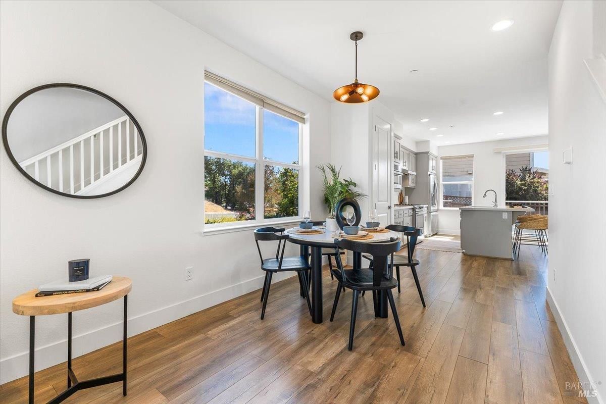 Detail Gallery Image 8 of 35 For 901 Prospect Ave, Santa Rosa,  CA 95409 - 4 Beds | 2/1 Baths
