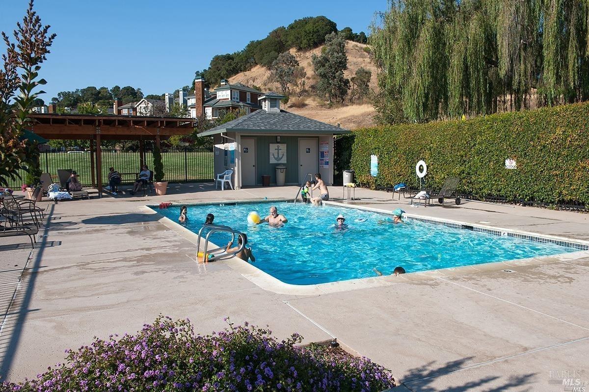 Detail Gallery Image 26 of 28 For 65 Wharf Cir, San Rafael,  CA 94903 - 2 Beds | 1 Baths