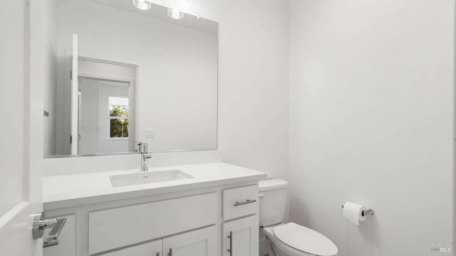 Detail Gallery Image 22 of 81 For 1421 Oak Cir, Rohnert Park,  CA 94928 - 4 Beds | 3/1 Baths