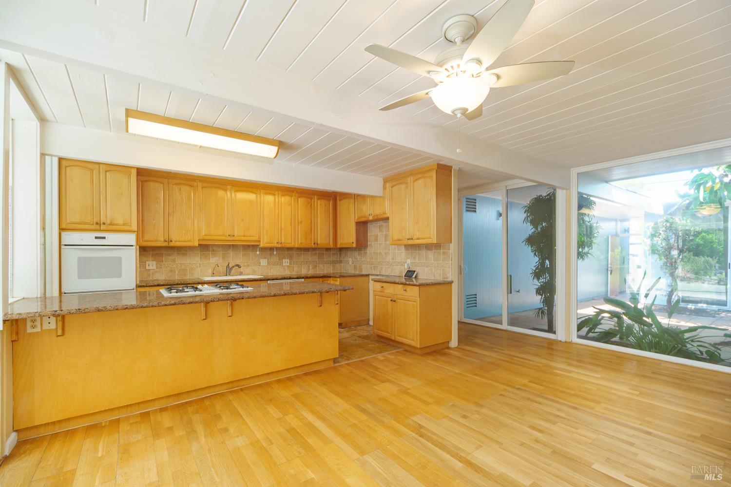 Detail Gallery Image 5 of 32 For 2077 Huckleberry Rd, San Rafael,  CA 94903 - 5 Beds | 2 Baths