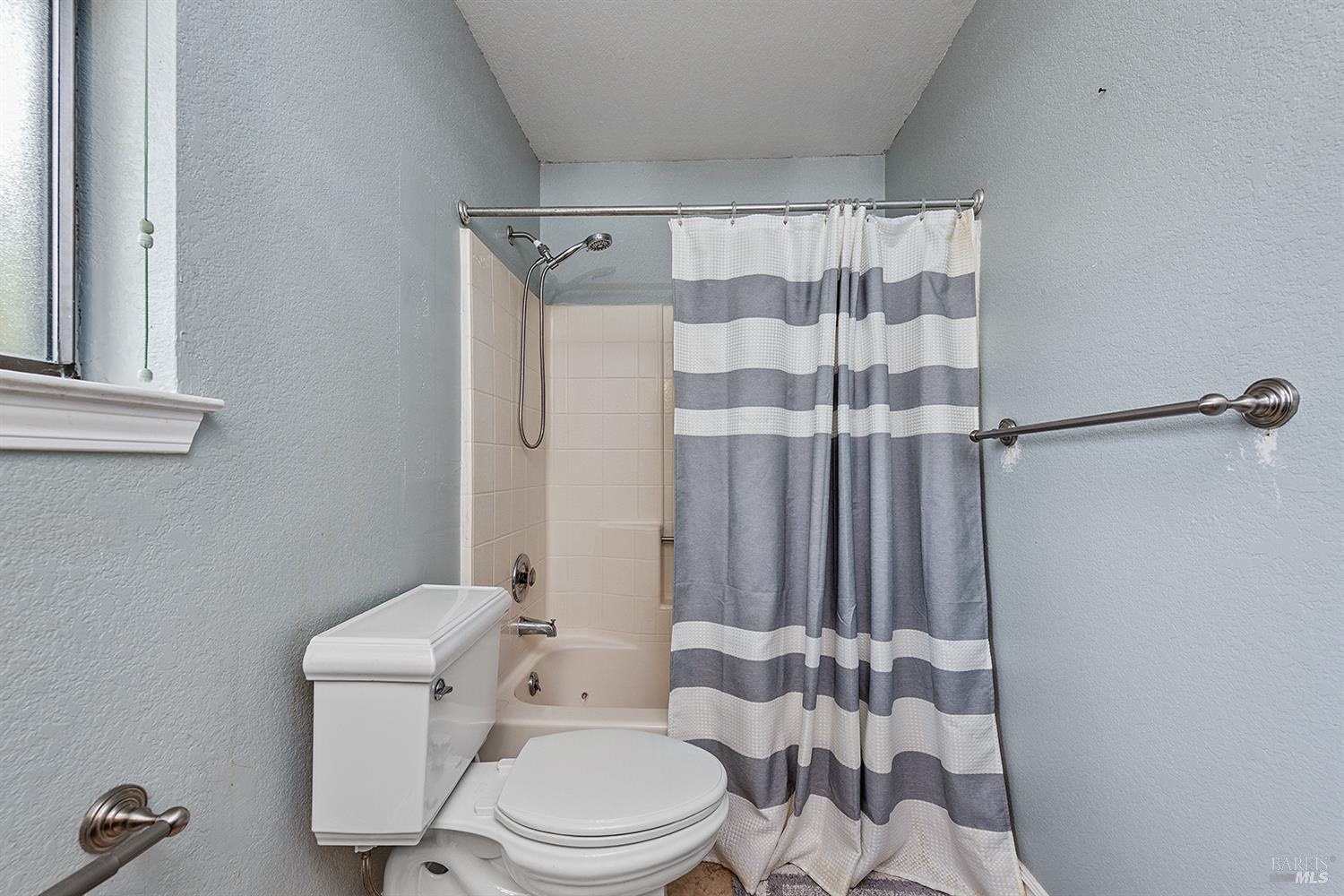 Detail Gallery Image 23 of 40 For 1180 Wieling Way, Petaluma,  CA 94954 - 3 Beds | 2/1 Baths