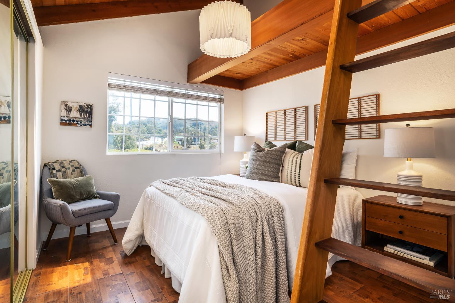 Detail Gallery Image 6 of 14 For 2 Gate 6 1/2 Rd, Sausalito,  CA 94965 - 1 Beds | 1 Baths