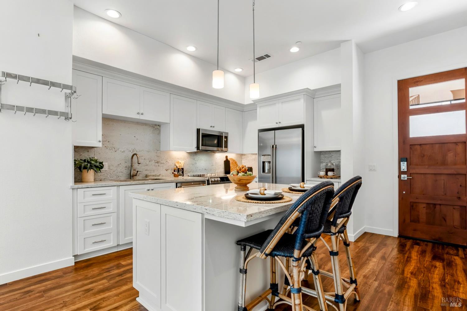 Detail Gallery Image 13 of 51 For 1655 2nd St #306,  Napa,  CA 94559 - 3 Beds | 3/1 Baths