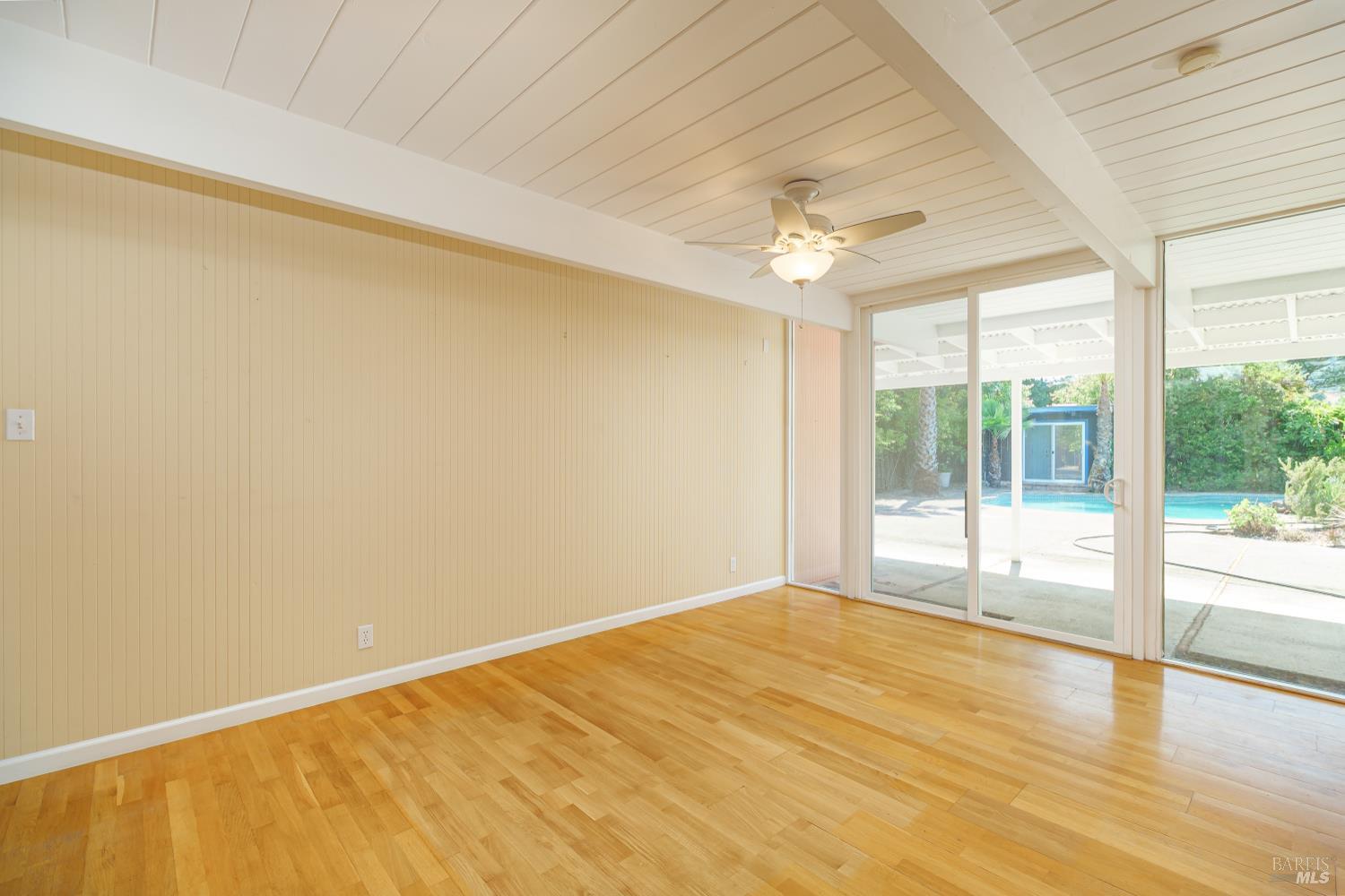 Detail Gallery Image 4 of 32 For 2077 Huckleberry Rd, San Rafael,  CA 94903 - 5 Beds | 2 Baths